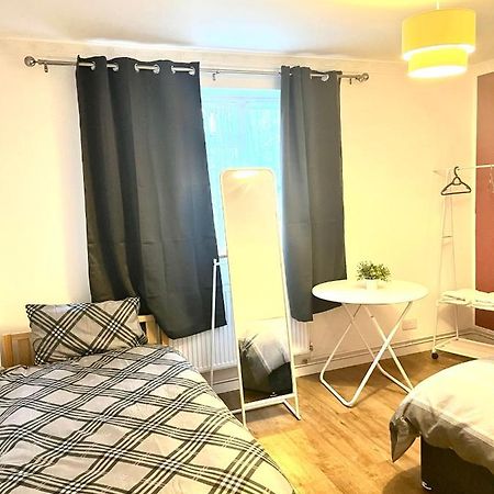Large Room With Two Bed In Central Лондон Экстерьер фото