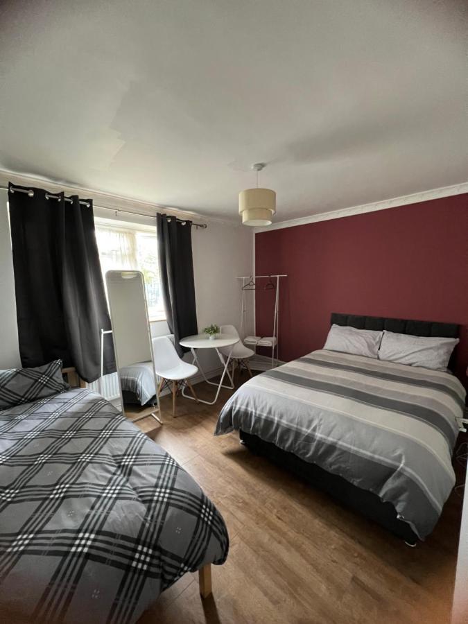 Large Room With Two Bed In Central Лондон Экстерьер фото