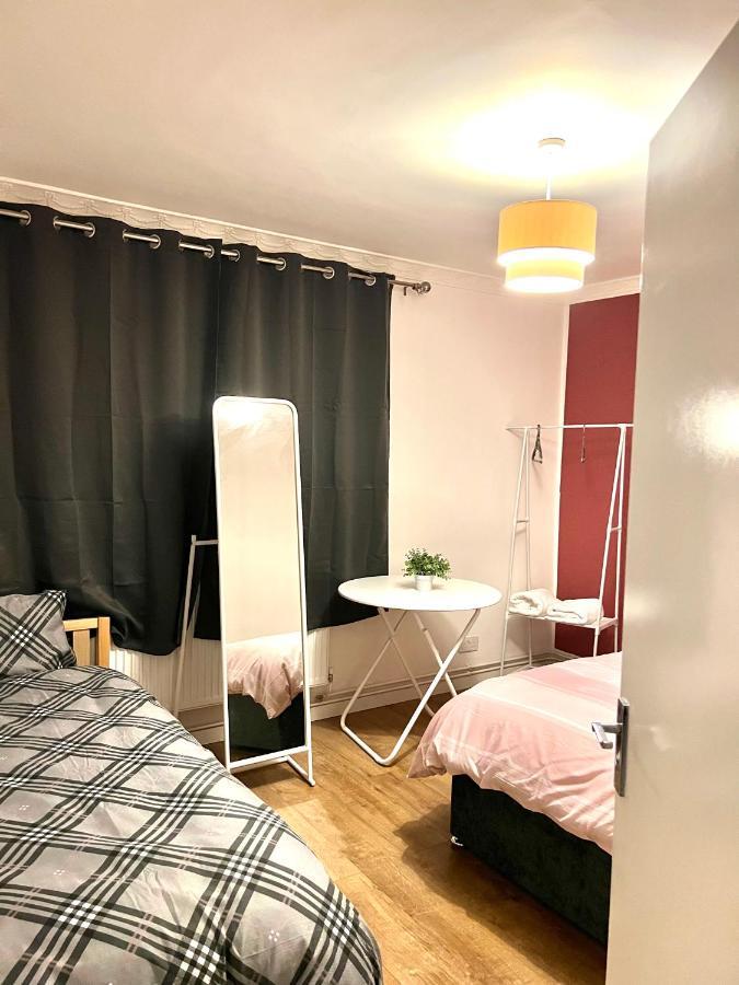 Large Room With Two Bed In Central Лондон Экстерьер фото