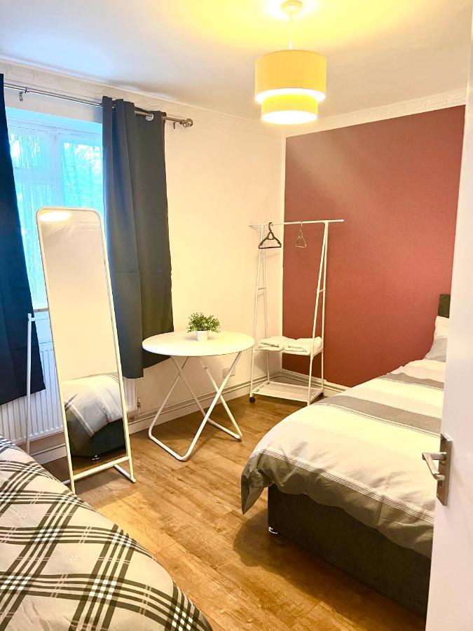 Large Room With Two Bed In Central Лондон Экстерьер фото