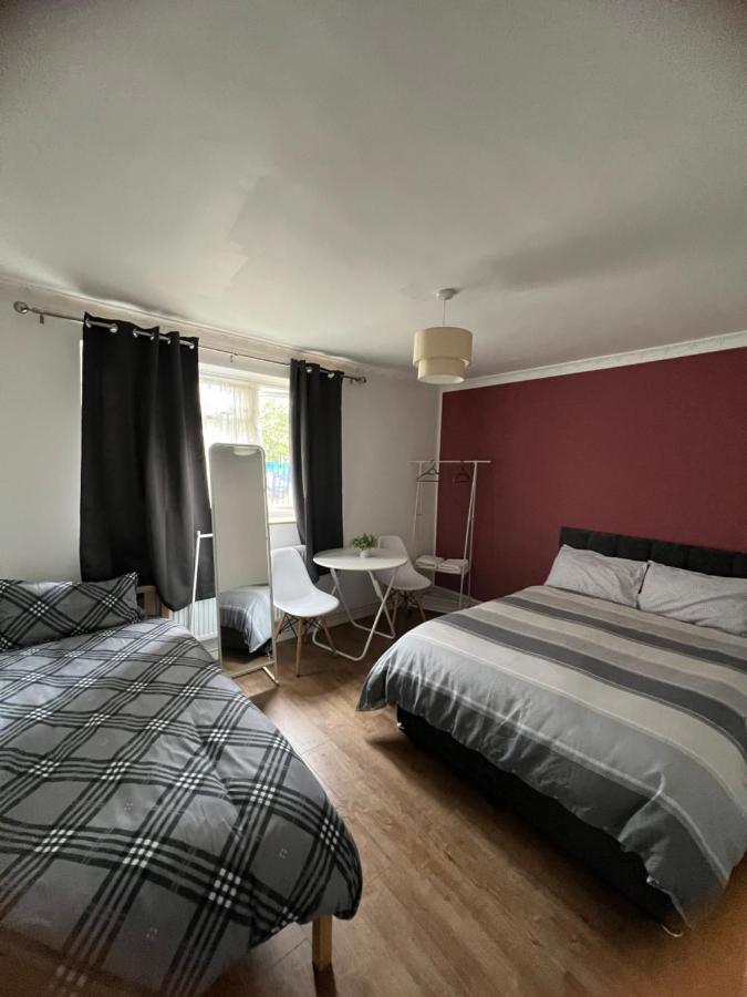 Large Room With Two Bed In Central Лондон Экстерьер фото