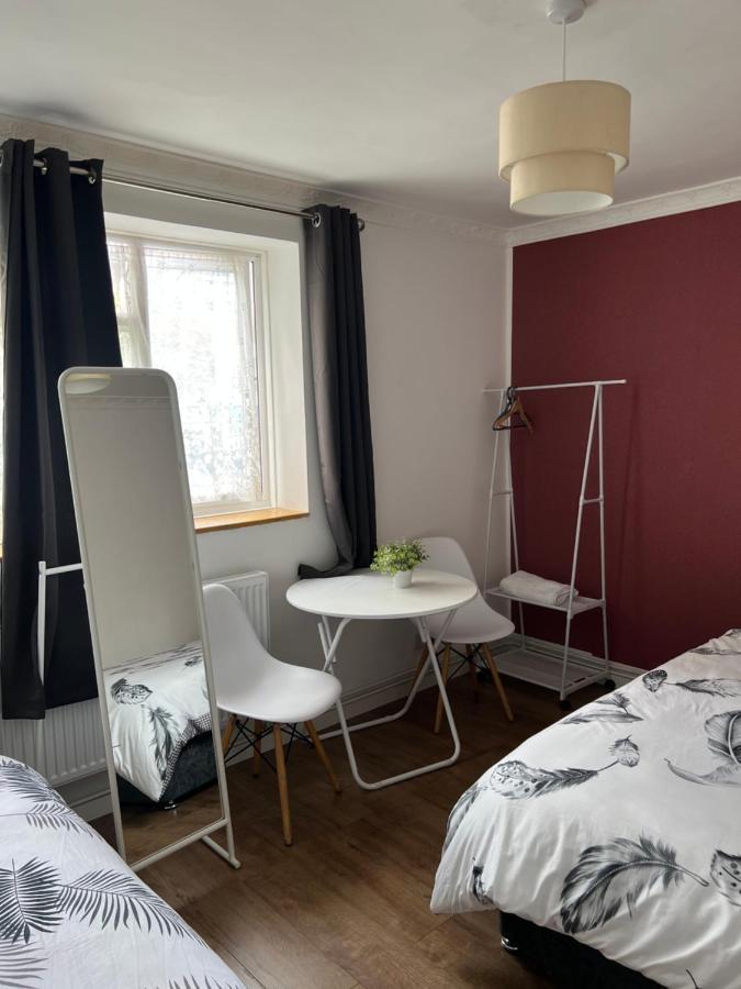 Large Room With Two Bed In Central Лондон Экстерьер фото
